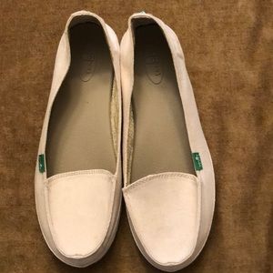 Sanuk cream canvas flats